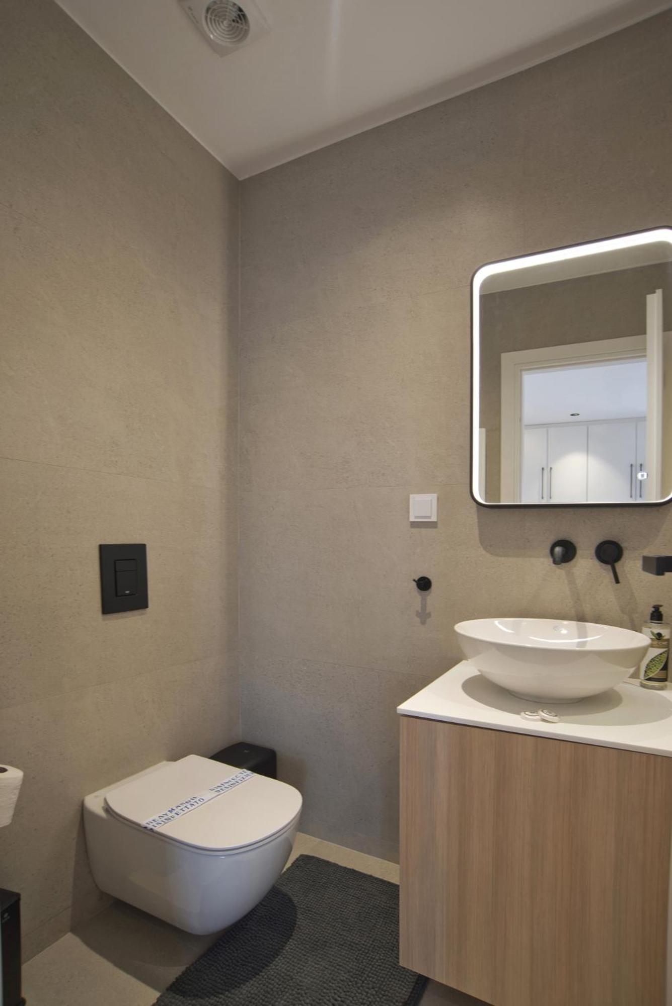 Urban Allure Apartment